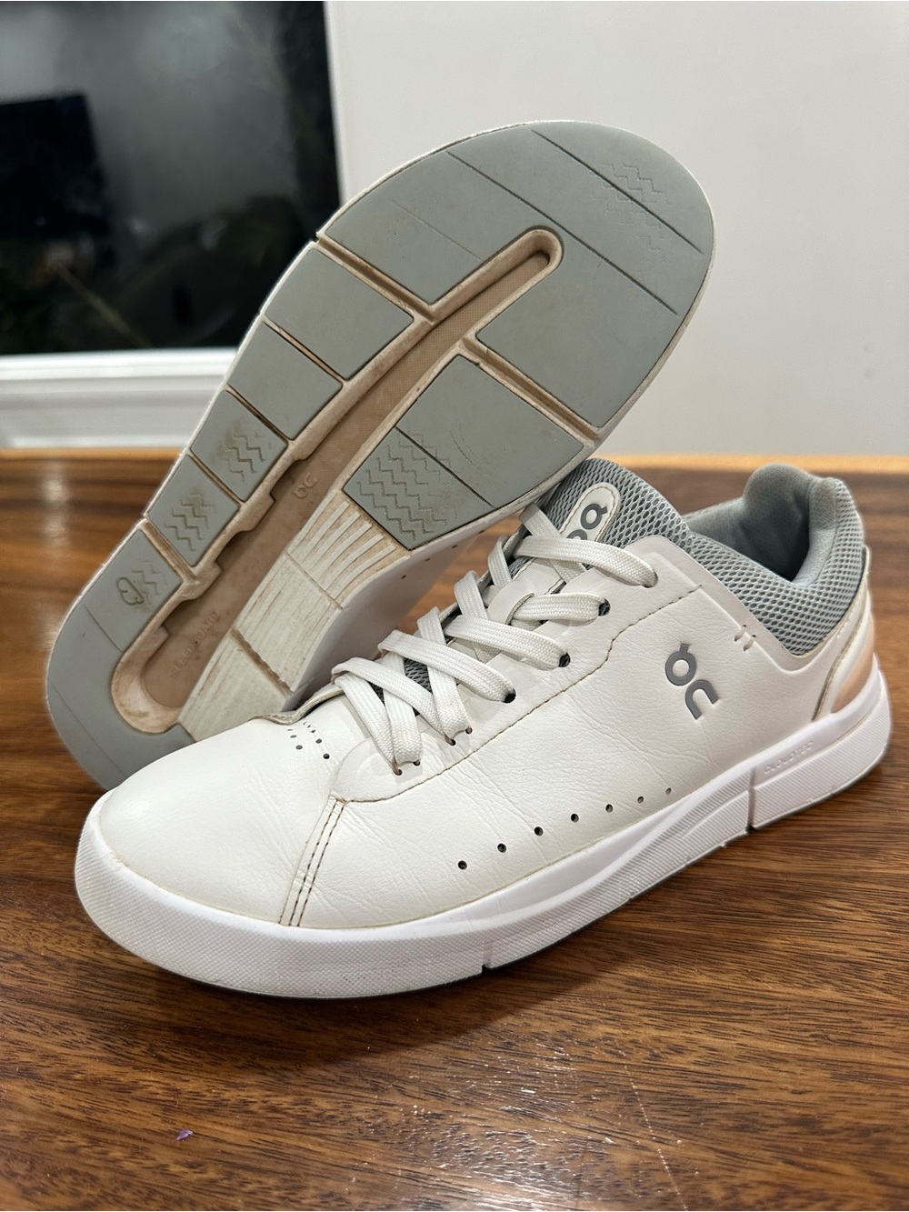 ON The Roger Advantage White Rosehip Women’s Sz  8 EU 39 Tennis Pickleball